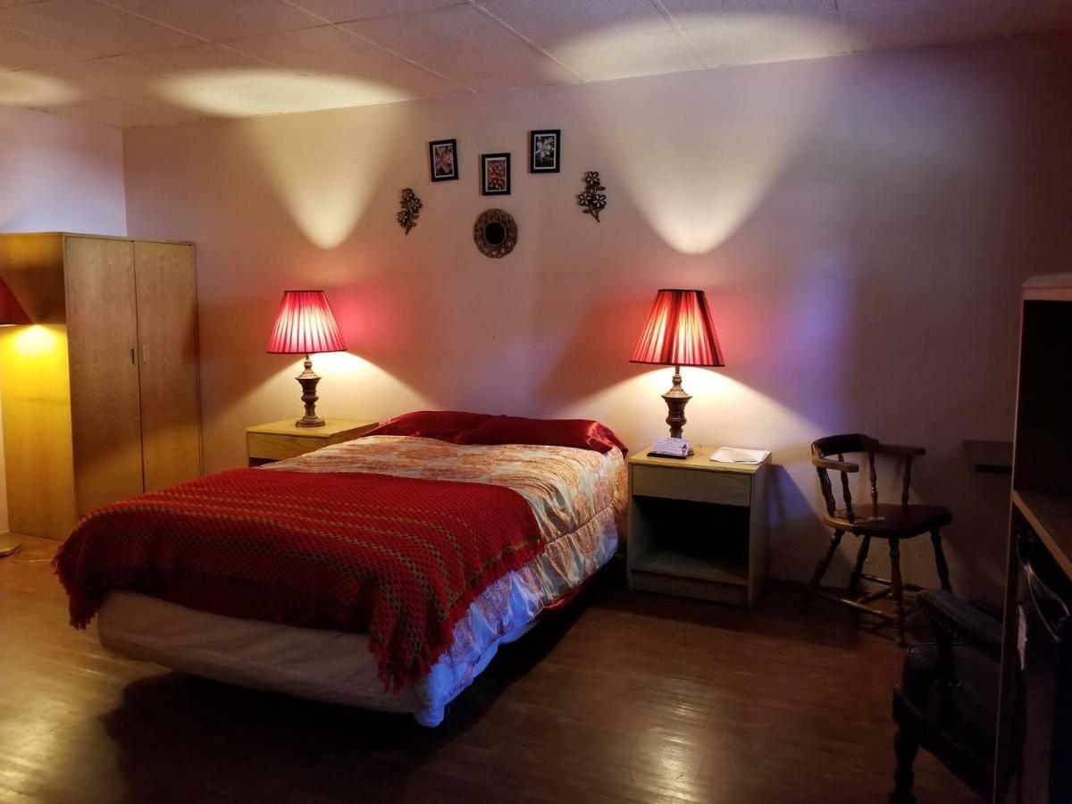 Pittsfield Motor Inn Экстерьер фото